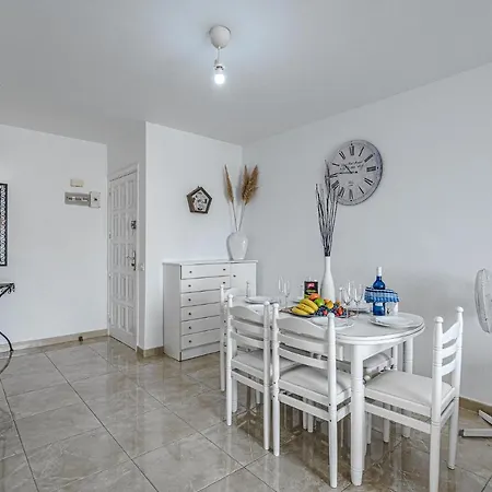 דירה Two Bedrooms With Ocean Views *