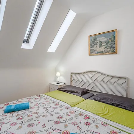 Two Bedrooms With Ocean Views דירה