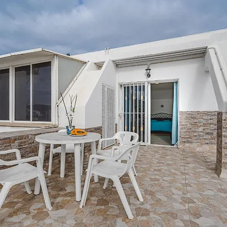 דירה Two Bedrooms With Ocean Views *