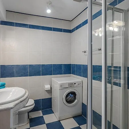 דירה Two Bedrooms With Ocean Views *