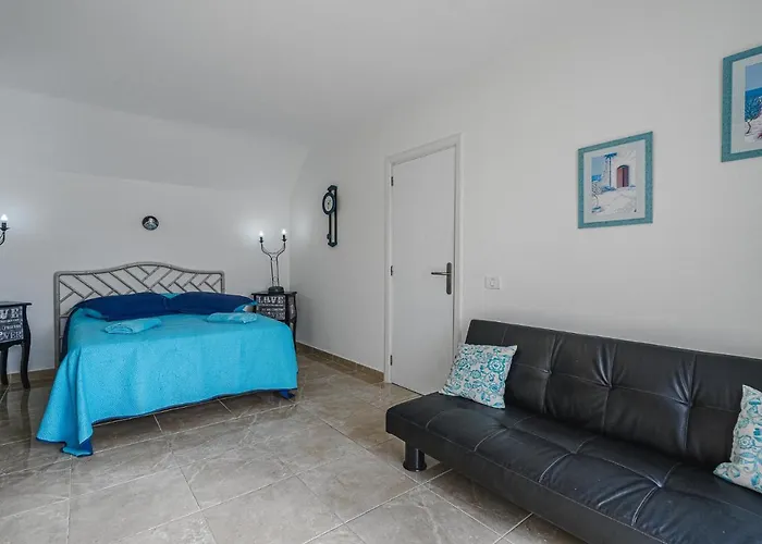 Two Bedrooms With Ocean Views 아파트