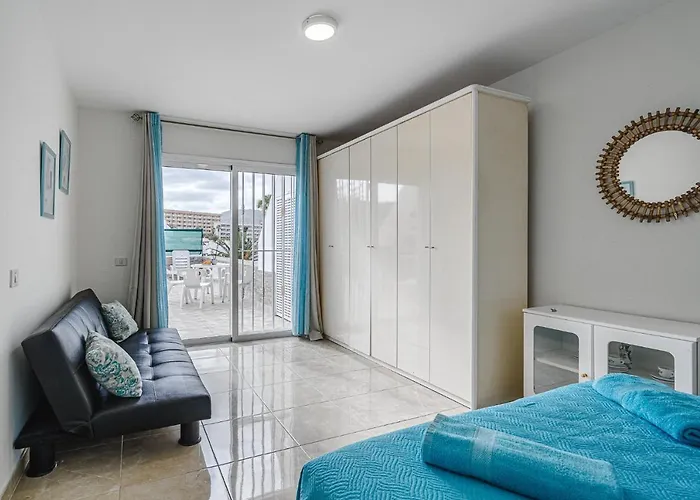 Two Bedrooms With Ocean Views 아파트
