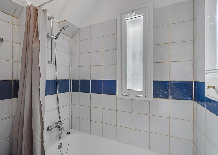 Two Bedrooms With Ocean Views 아파트